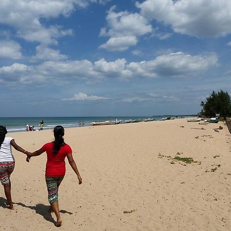 Hotel Marine At Negombo Beach Exterior photo