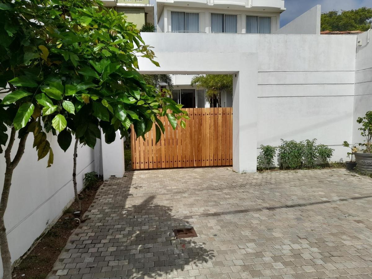 Hotel Marine At Negombo Beach Exterior photo