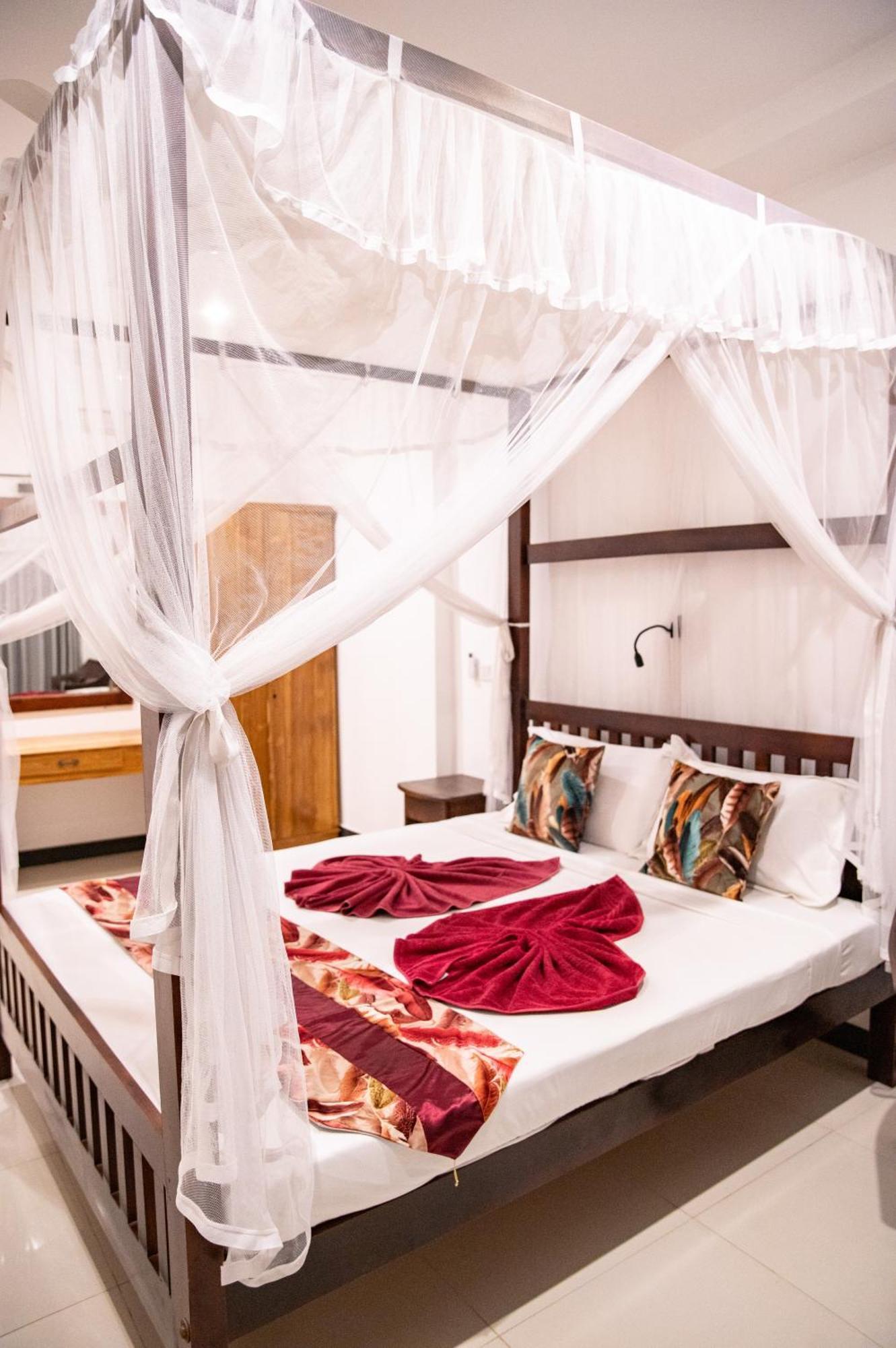 Hotel Marine At Negombo Beach Exterior photo