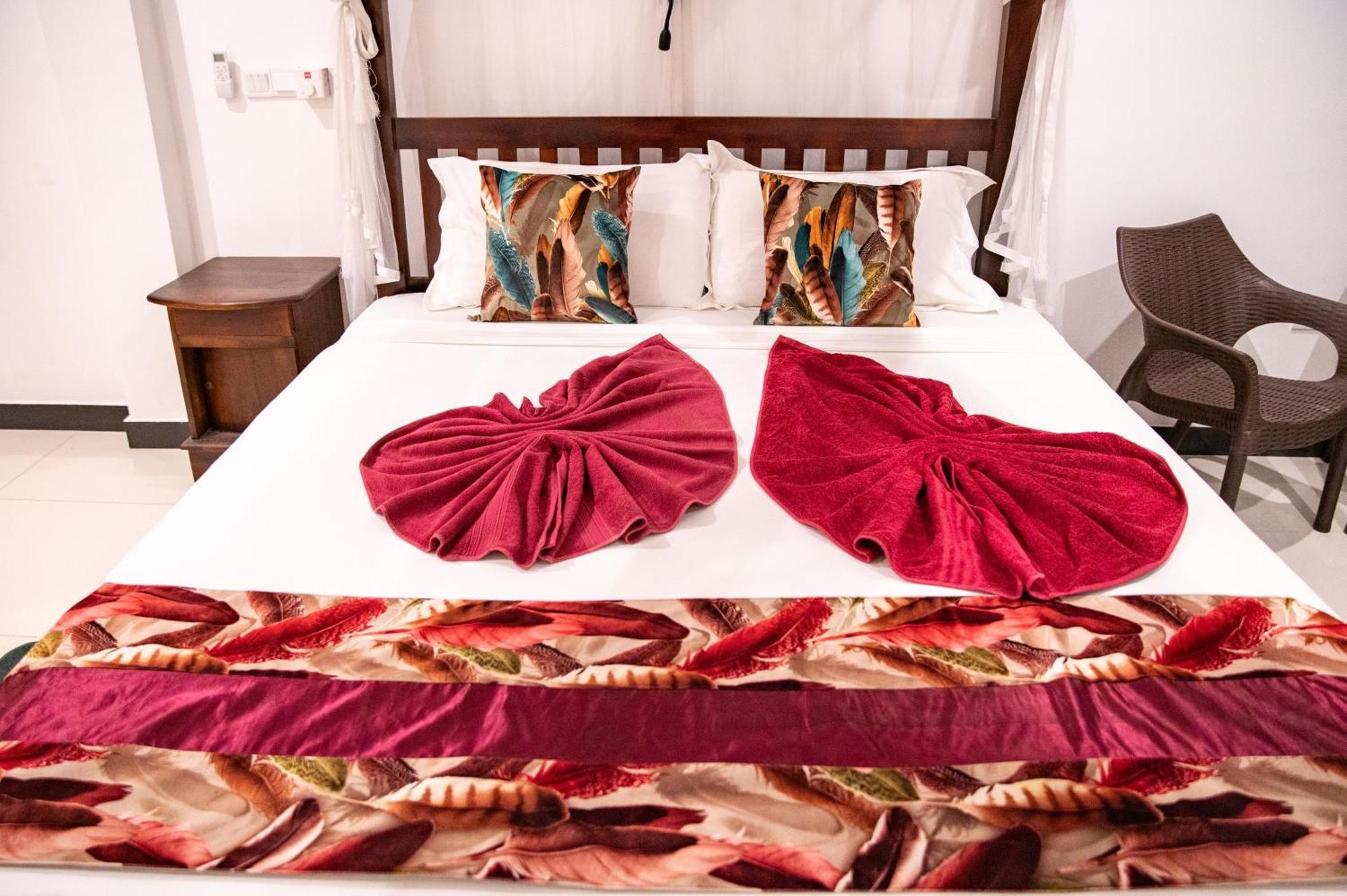 Hotel Marine At Negombo Beach Exterior photo