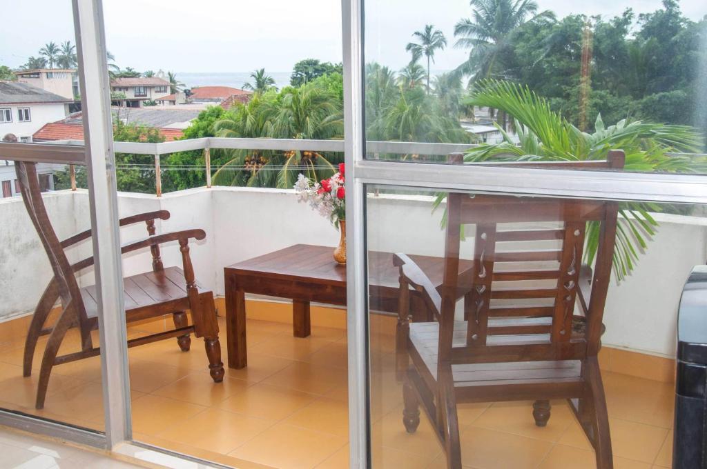 Hotel Marine At Negombo Beach Exterior photo